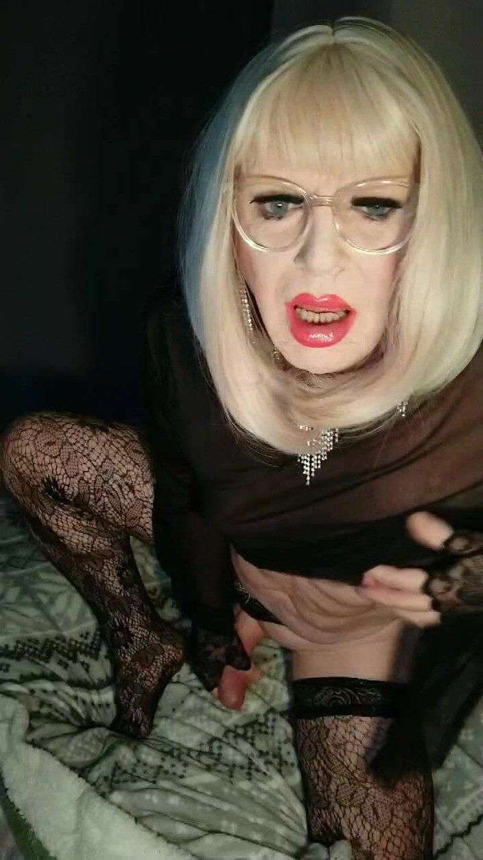 Emma Browne: La ragazza trans con i capezzoli gonfi in gioco