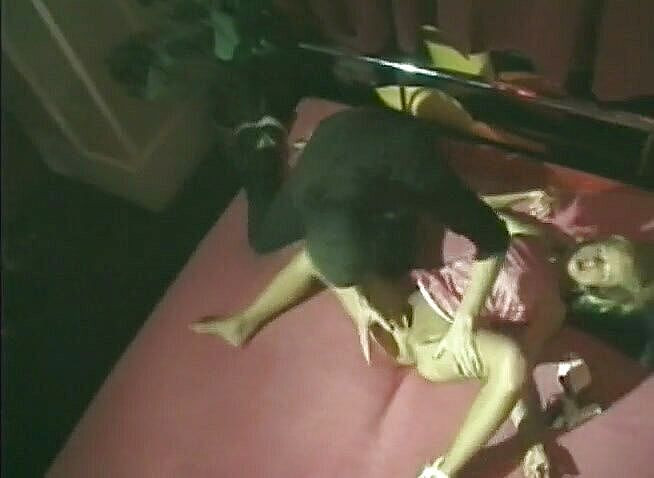 Happy Ending: Dedilhado por seu homem e o invadidor