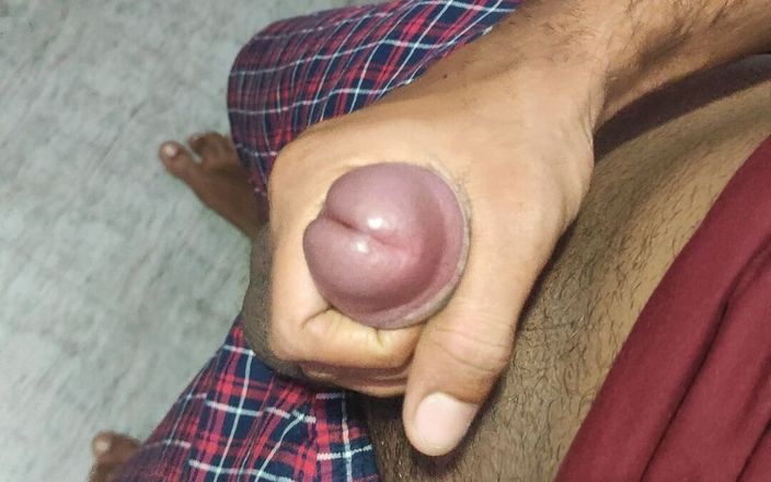Porn maker Vigi: Индийский возбужденный паренек с горячей сексуальной мастурбацией мечтает и трясет пенисом кольцом, наслаждаясь