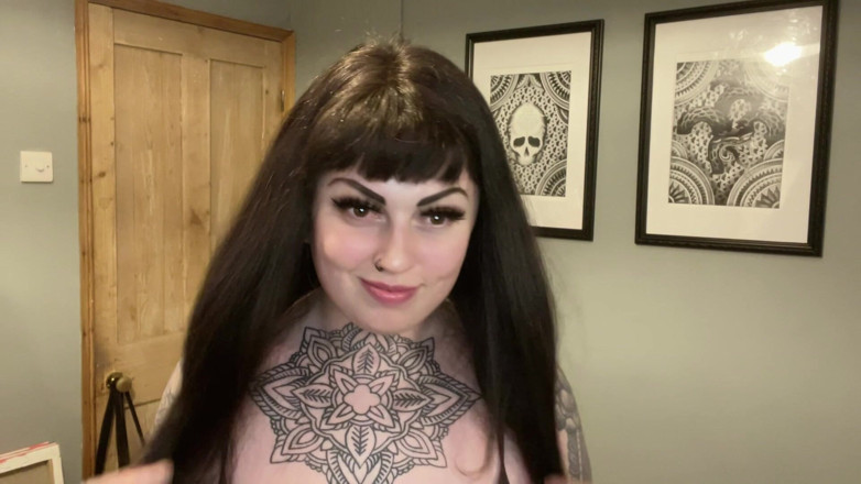 Miss Valentina: Wedgies Dari Pembuli