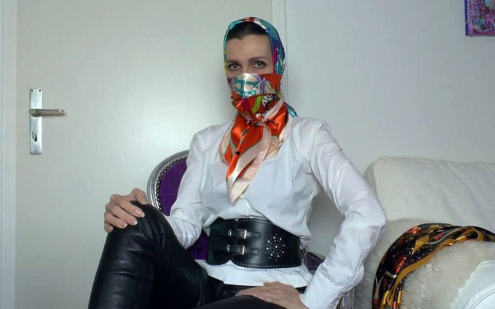 Lady Victoria Valente: 새틴 천 마스크와 머리 스카프