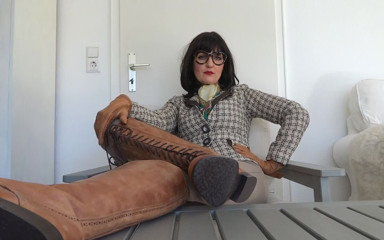 Lady Victoria Valente: Fuck your cock in the boot cunt and spray!