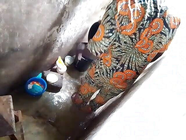 Pornsexlive: Jovem indiano fode sua madrasta no chuveiro