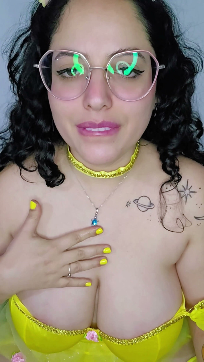 Babyluna939: Eddie Queens ft. babyluna939 - princesa Belle fumando fetiche, mamada de...