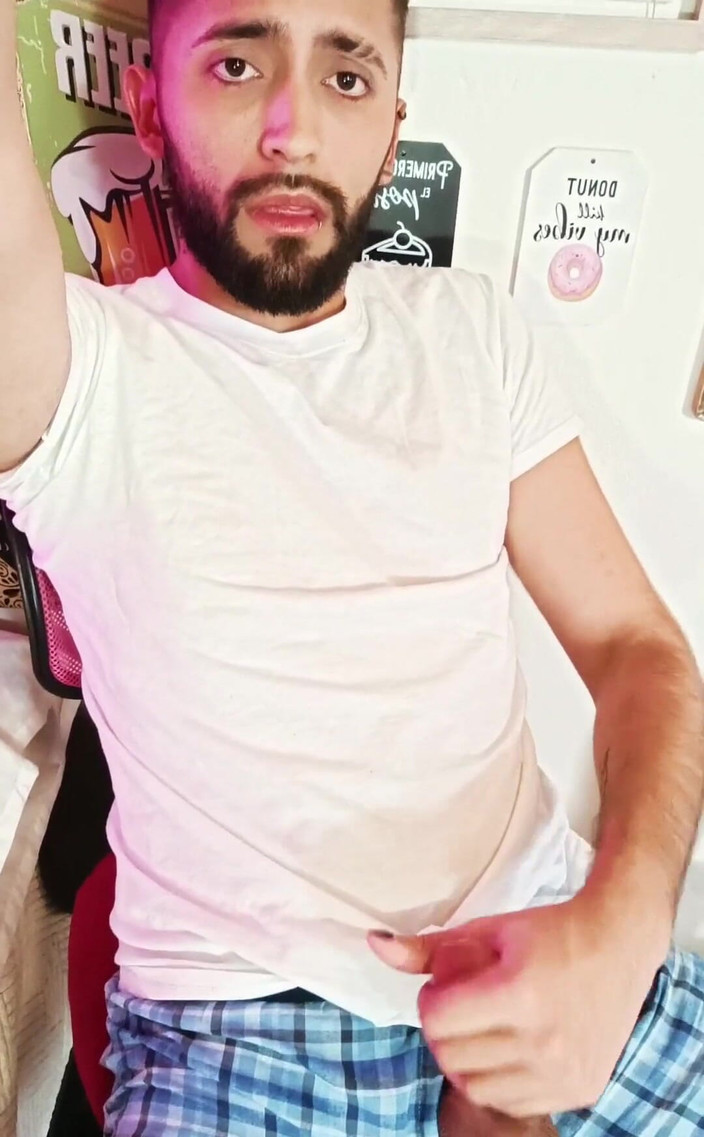 Camilo Brown: Masturbando il mio grosso cazzo latino non circonciso con lubrificante...