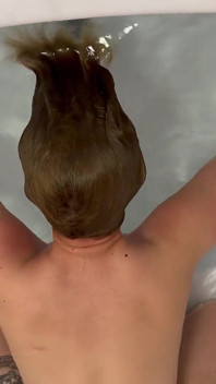 Beeing Fucked While Holding My Breath Underwater in Bathtub