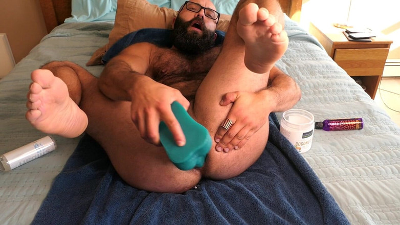 TripleXTransMan: Играю с массивным дилдо