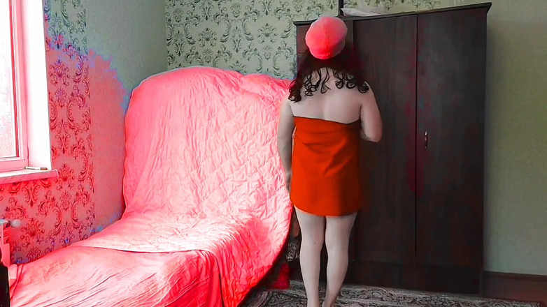 Kitty_Cross: Lelaki Pondan yang menakjubkan mengangkat senjata untuk membetulkan rambut kucai