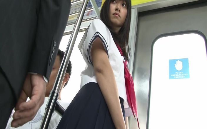 Pure Japanese adult video ( JAV): Japanse studente spuit in de metro terwijl meer mannen met...