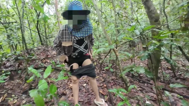 RealThaiSolo: La ragazza tailandese cammina e si masturba sulla raccolta di...