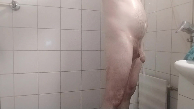 Uhri: Волосатый гей в душе