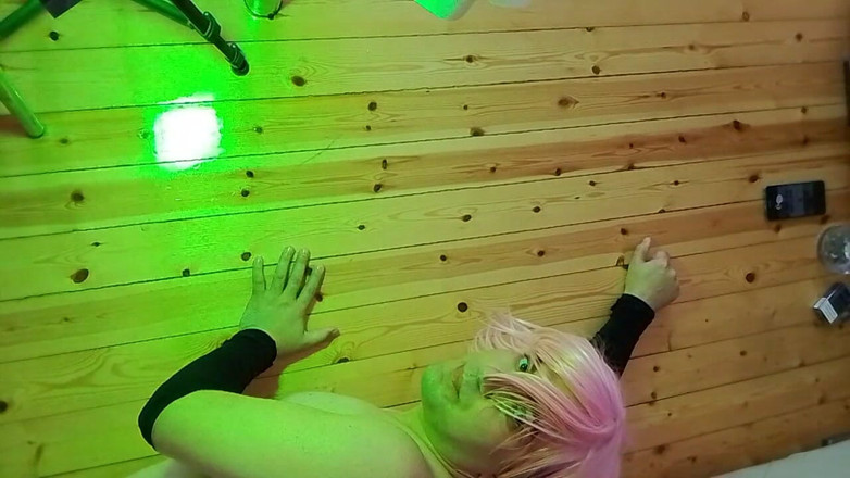 Kitty_Cross: Femboy se bucură de masaj cu auto-ulei pe fundul său...