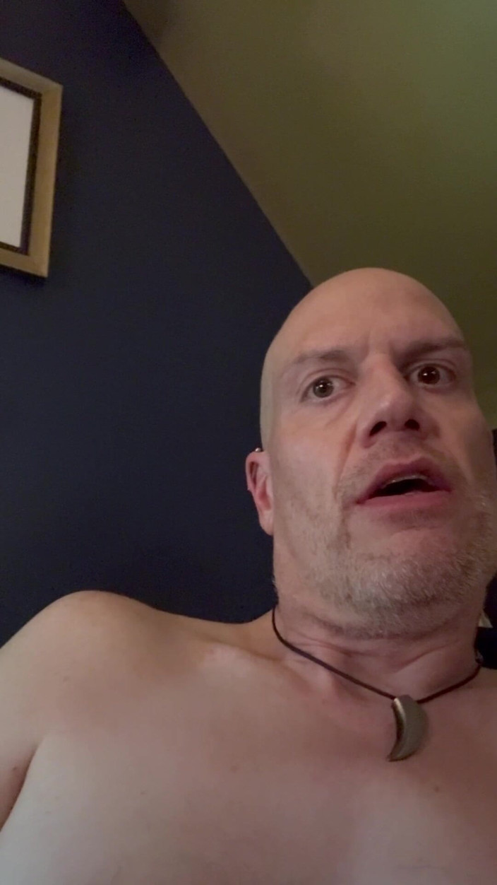 Douglas James: 젖탱이를 핥고 빨아주기