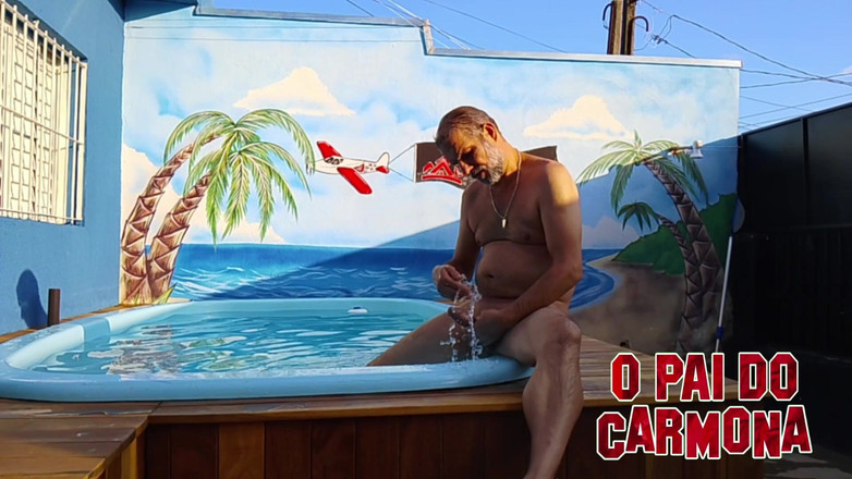 Carmona's father: Опайдокармона наслаждается бассейном и хочет трахнуть задницу