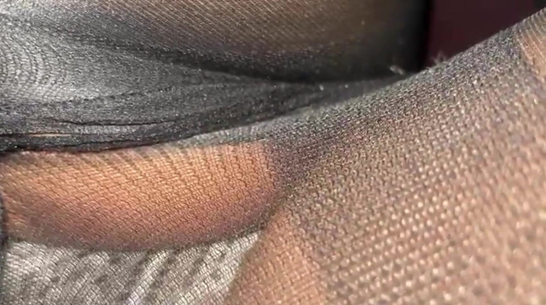 Tio Mc: 그녀의 스타킹을 훔쳐 내 자지로 그녀를 부러뜨리다