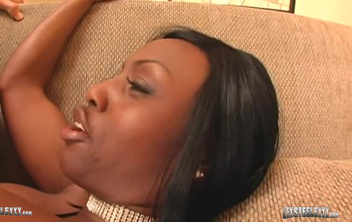 Lex Steele: Jada Fire suka batang putih besar dalam pantatnya