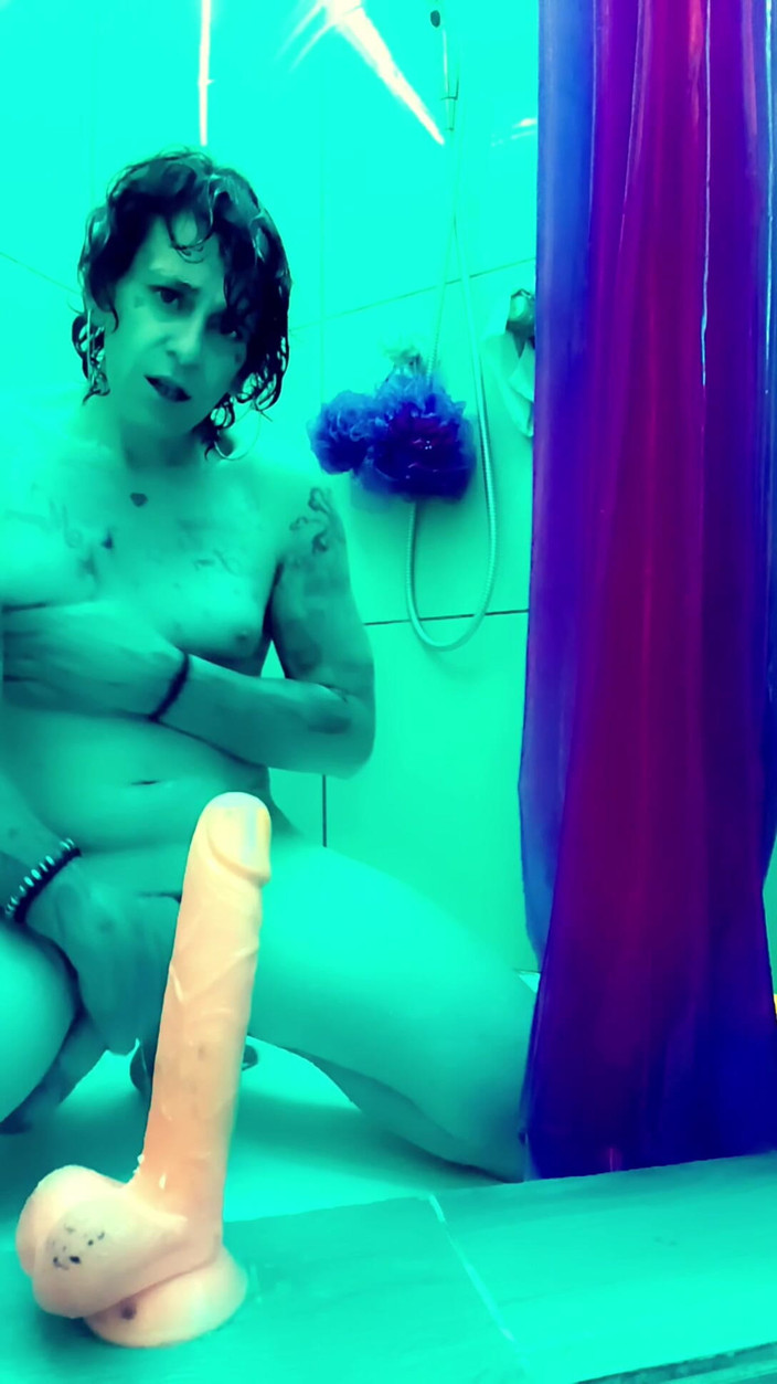 Chikgotadik: Vibrator la duș, Wap urmărește-mă călărindu-mi vibratorul, all wet