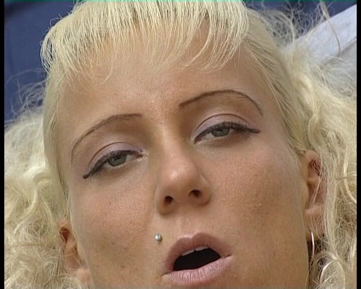 YOUR FIRST PORN: 100 por cento de satisfação