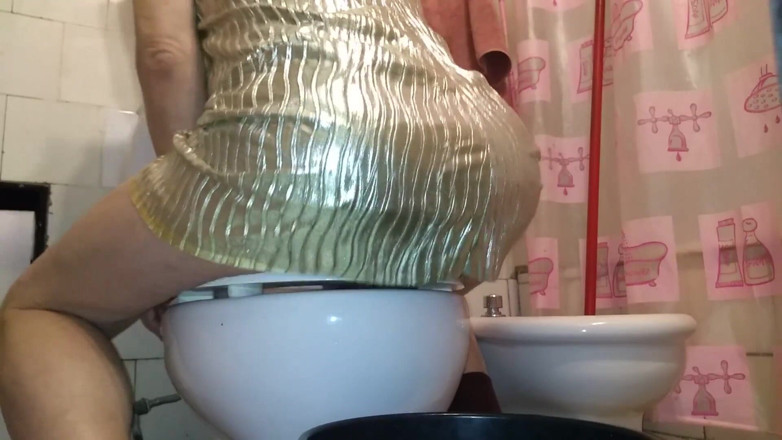 Dildo Man and Cross Hard Sex: flossing my ass in the toilet mmmmm