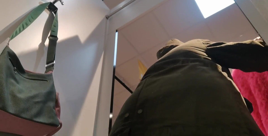 Nicoletta Embassi: La tua matrigna italiana ti mostra il suo culo e...