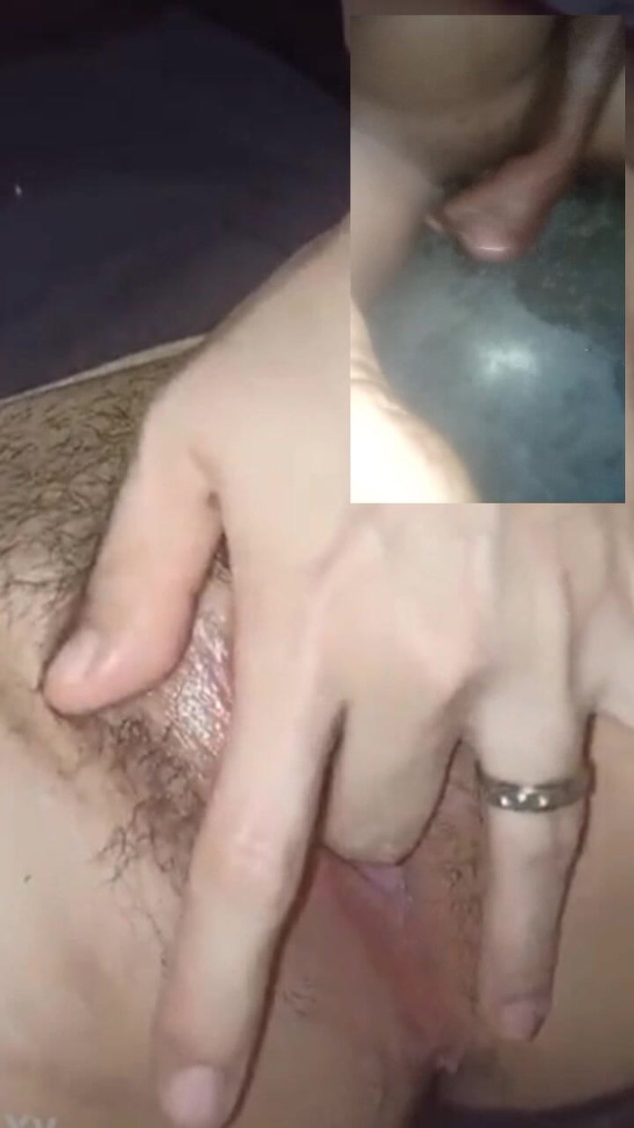 Jhon Hamster: 邀请在线管理员一边颤抖一边观看性爱视频电话