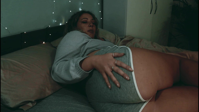 Sasha Curves: Đụ mẹ kế trong phòng khách sạn