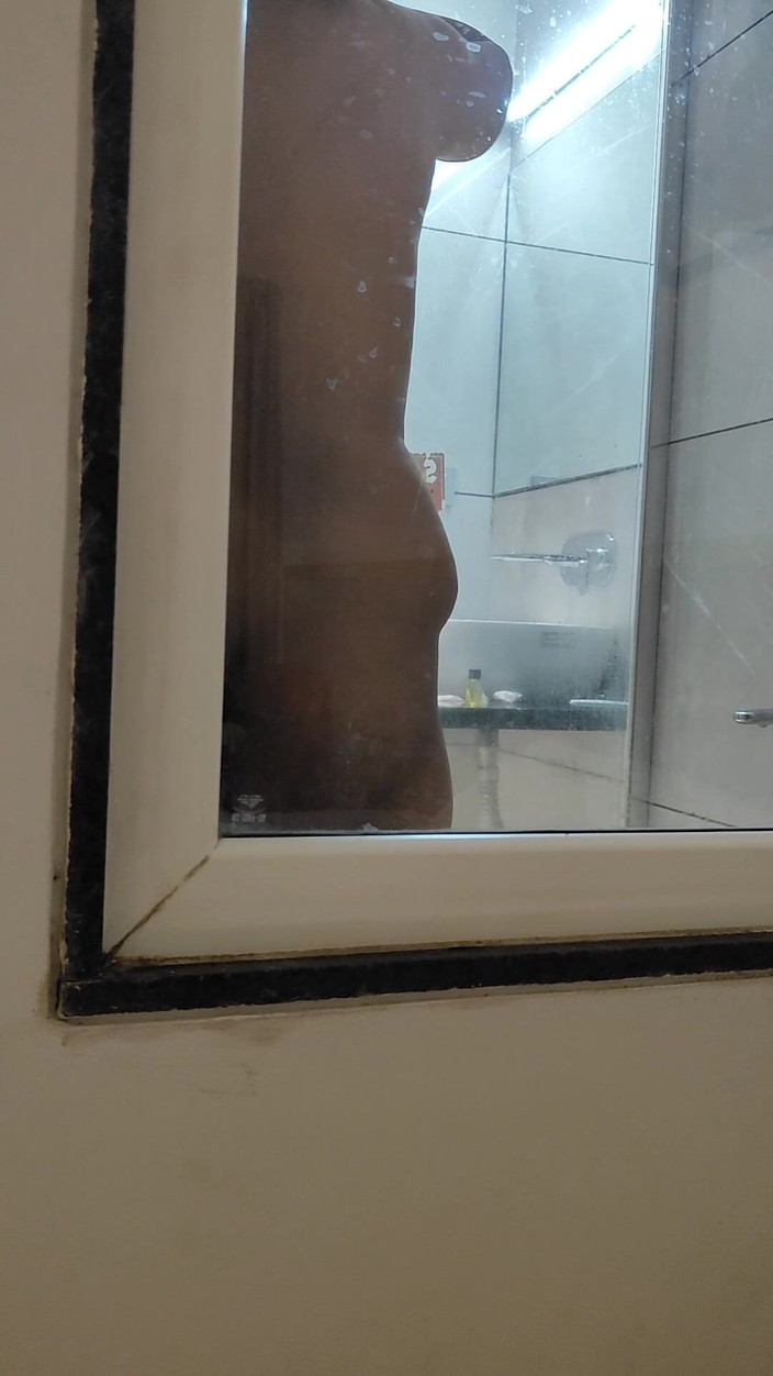 Crystalcouple: Mi hermanastra tomando baño