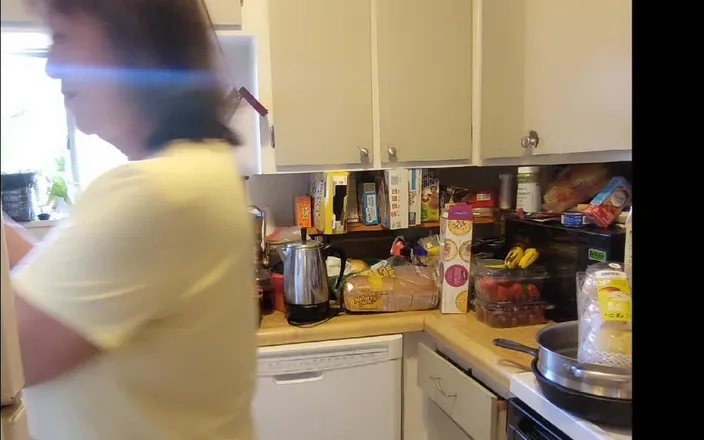 Zilah Luz: Time to Clean My Kitchen