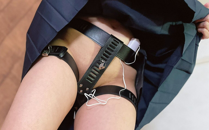 ushirosugatanomiki: Moje nevlastní sestra jde na vysokou školu s pásem cudnosti s...