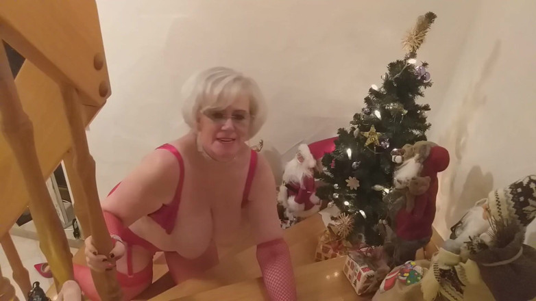PureVicky66: Bunicuța germană excitată este sexy și se distrează cu un străin!
