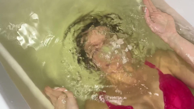 Hottie goddess: 딥핑 미녀 인어공주 침묵 투쟁