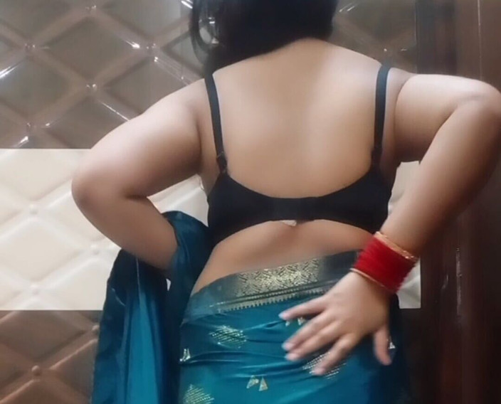 Sex bird: 新婚嫂子用手指自慰