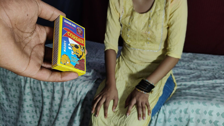 KavitaBhabhi: Nevlastní otec láká svou nevlastní dceru k tvrdému šukání