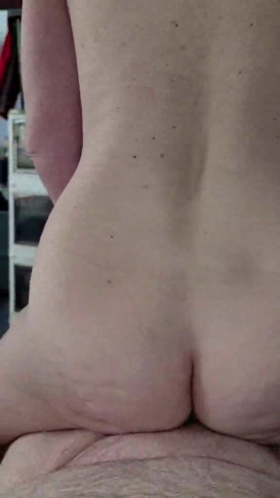 PurpleVyxen: Sa chatte dégouline pendant qu’elle le chevauche