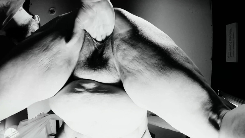 SexyNEBBW: Patru degete și o pizdă umedă (b&amp;w)