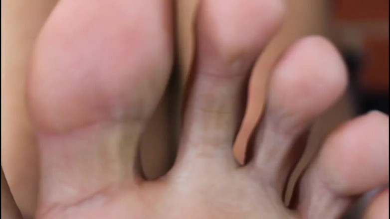 Xamy_97: my pretty feet and my sexy mouth