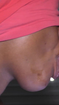 Cea mai bună muie din toate timpuri. Îmi suge pula cu multă dragoste, ceea ce mă face să ejaculez mult!