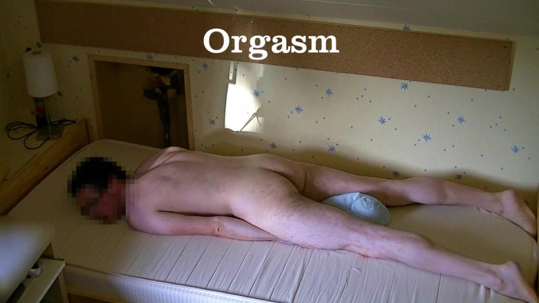 Mark Hannes: Nahá masturbace hump v posteli