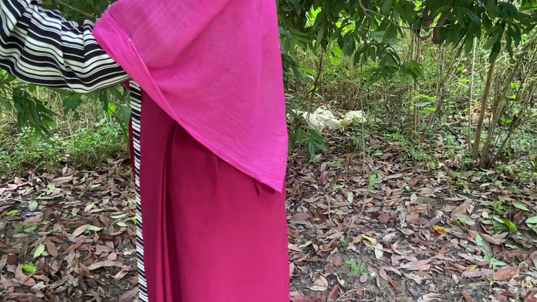 SAFI-SEXY: Застал свою соседку одну в лесу и начал трахаться