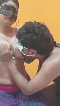 Ma copine sexy baise dans la maison d’hôtes queen4desi