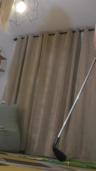 Žhavá a sexy soutěž holek v mini golfu v výzvě honění, aby se péro udělalo první hru