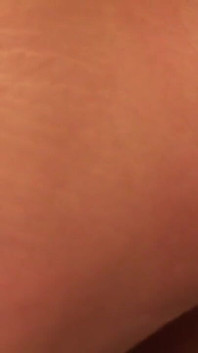 La petite Viva se fait baiser par deux bites dans un trio