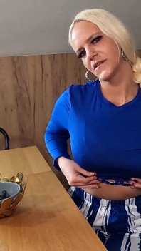Ig Booty Blonde Begs for a Messy Creampie