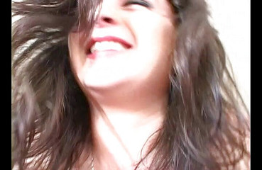 Content Candy: Genç esmerin sıkı amcığı sert bir şekilde sikiliyor