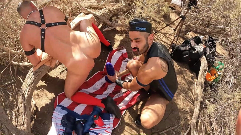 Latino4cumsluts: Pięści i wibratory wewnątrz jego rozwartej dziury