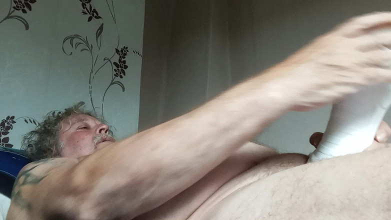 Horny pipe slut: Perempuan jalang miang suka menghisap zakar