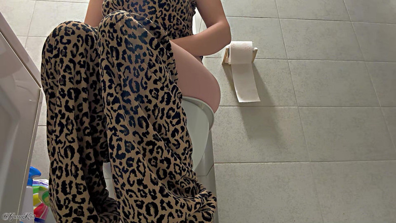 GassyKat: The Daily Toilet Season 3 Episode 1