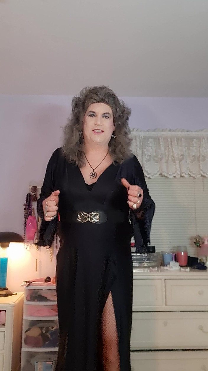 Victoria Lecherri: Halloween hạnh phúc từ nữ bá tước victoria queen of...