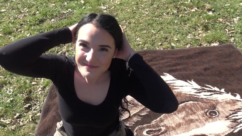 German Fuck Girls: 레이시의 첫 야외 구강성교!