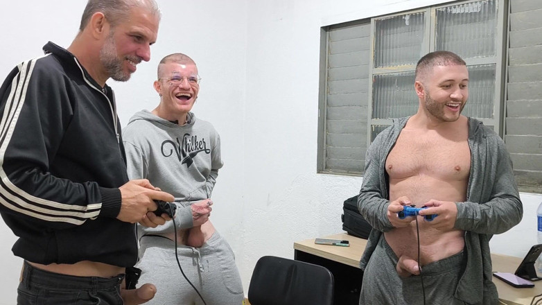 carmonaoficial: Sr Carmona, Carmona and Victor Ferraz Playing Naked